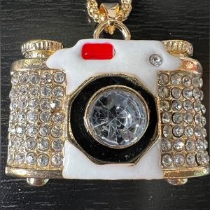 📸 NWT! Rhinestone Camera Necklace